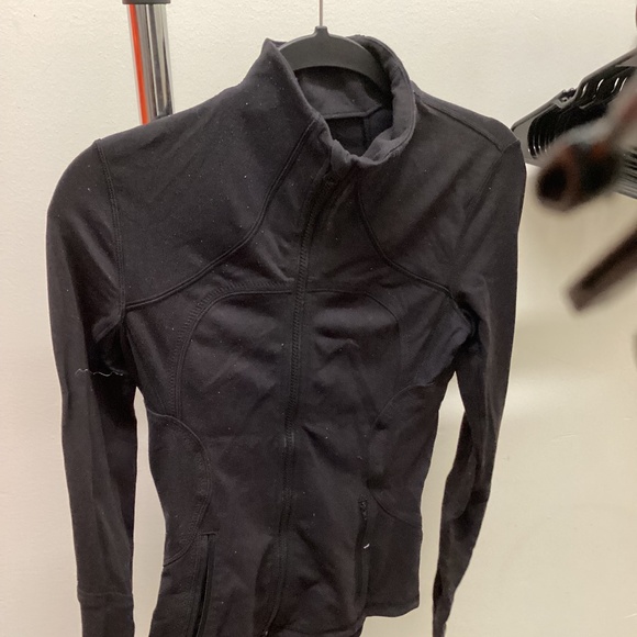LuluLemon Black XS Define Workout 🏋️‍♀️ Cropped Jacket Nulu - Picture 1 of 2